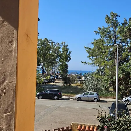 Porzione Di Fronte Mare 펜션 *